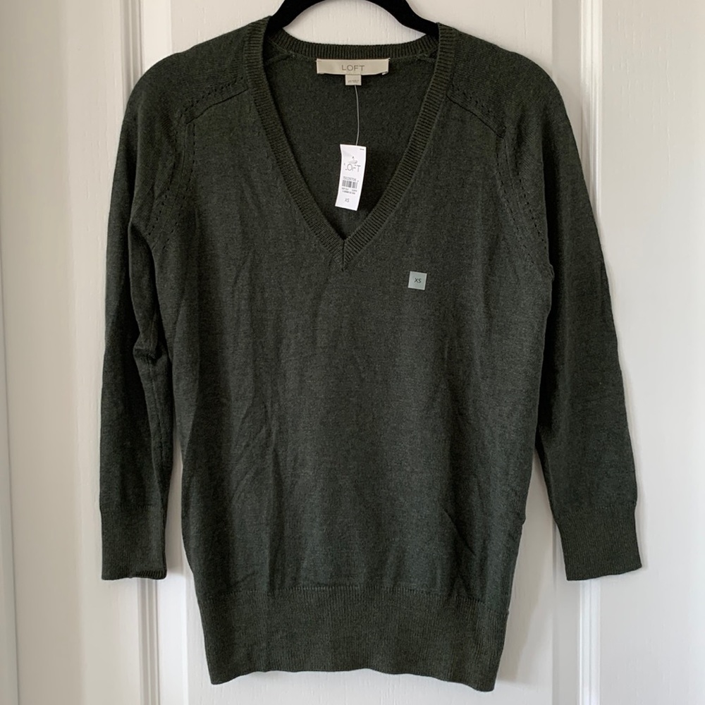 NWT LOFT Olive Green Acrylic/Nylon Blend V-Neck Sweater Size XS